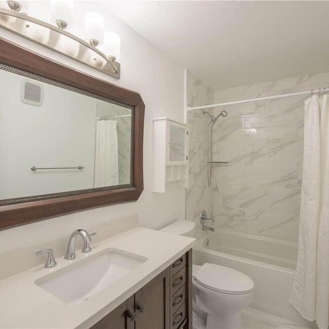 Building Photo - 2 Bedroom Plus Large Loft Condo with 1 Car Attached Garage