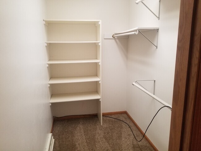 Building Photo - 5695 Wilshire Dr