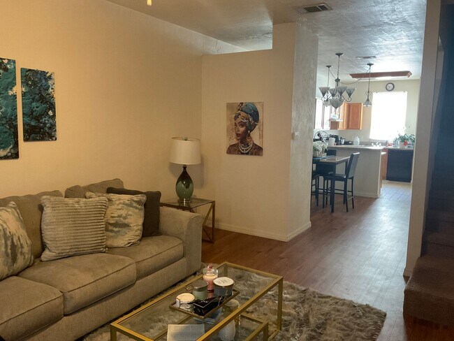 Building Photo - Spacious Gainesville Living Near UF & Butler Plaza!