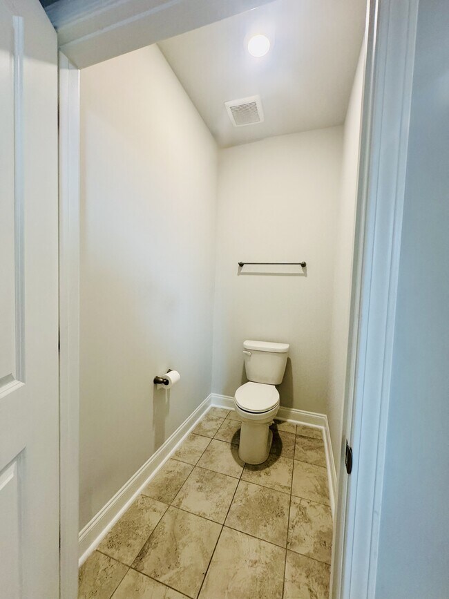 Building Photo - 2422 Capri Ct