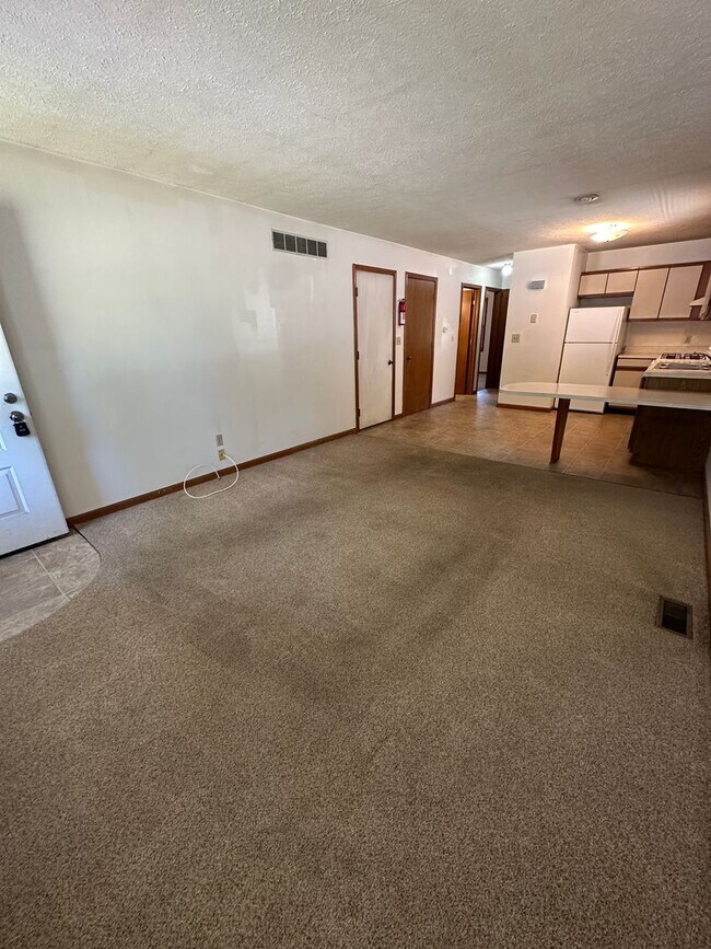 Building Photo - 1003 Zollinger Rd