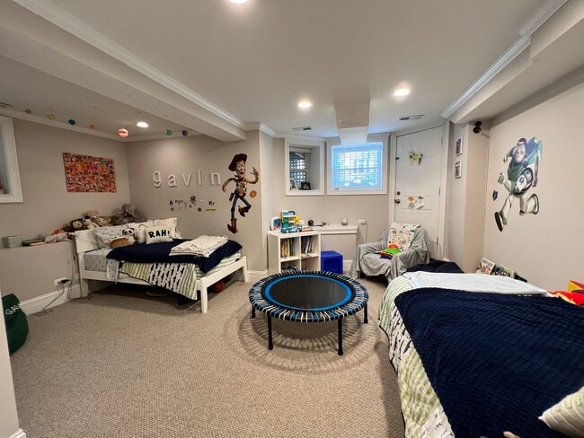 Building Photo - 3616 N Bosworth Ave