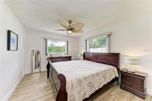 Building Photo - 405 Bayside Ln