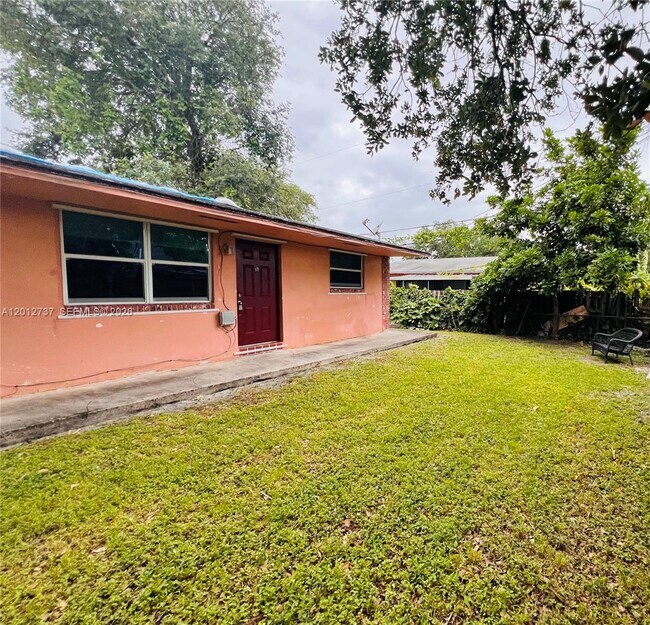 Building Photo - 6143 SW 33rd St