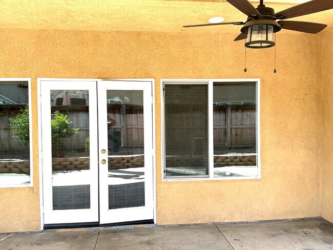 Building Photo - Beautiful 5 Bedroom Home in Desirable Stoney Mountain Ranch – Now Available!