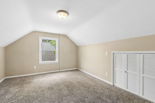 Building Photo - 557 E Royal Forest Blvd