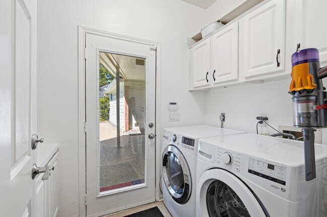 Building Photo - 26 E Sterling Pond Cir