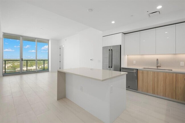 Building Photo - 400 Central Ave