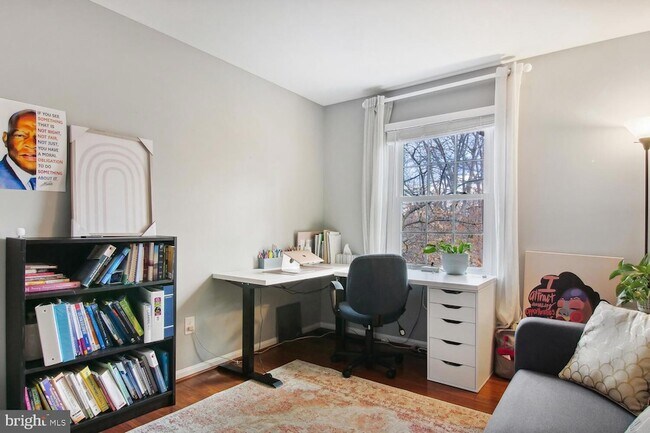 Building Photo - 6301 Fenestra Ct