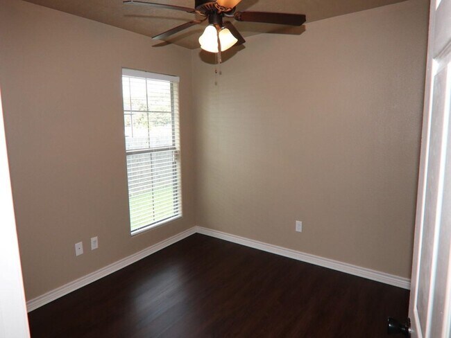 Building Photo - 826 S Village Creek Pkwy