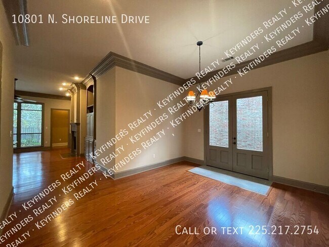 Building Photo - 10801 N Shoreline Ave