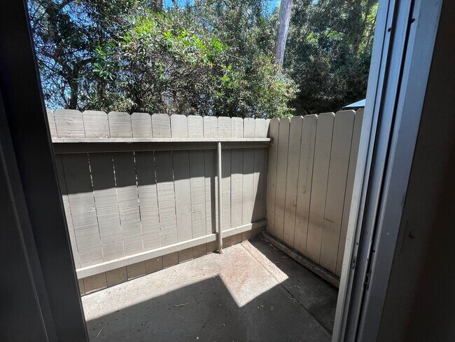 Building Photo - La Jolla Townhome For Rent