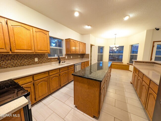 Building Photo - 11820 Pueblo Seguro Way