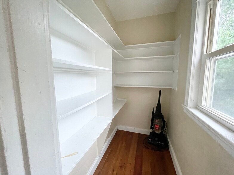 Building Photo - 26 Taft St