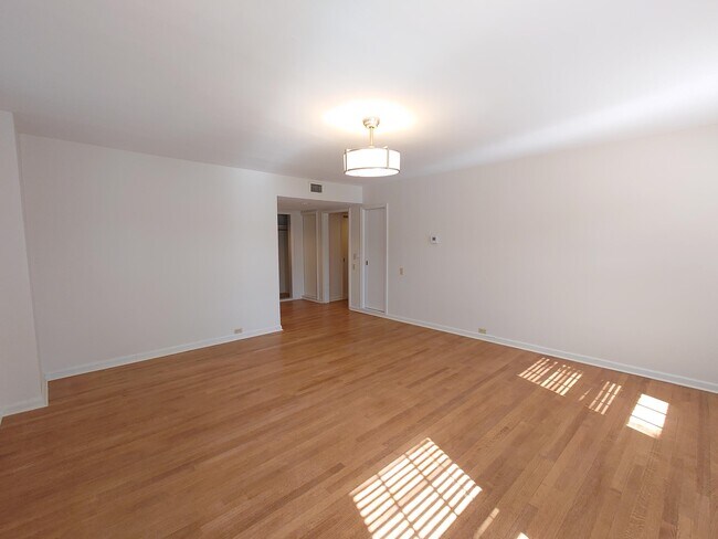 Building Photo - 3200 E Hampshire St