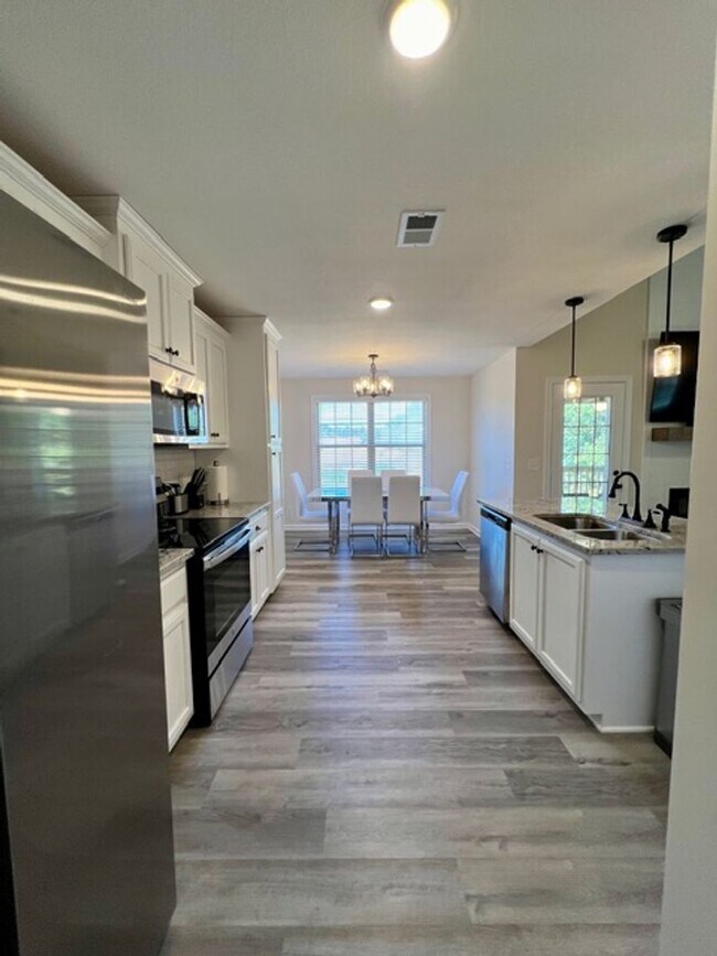 Building Photo - Beautiful Home Coming Soon!