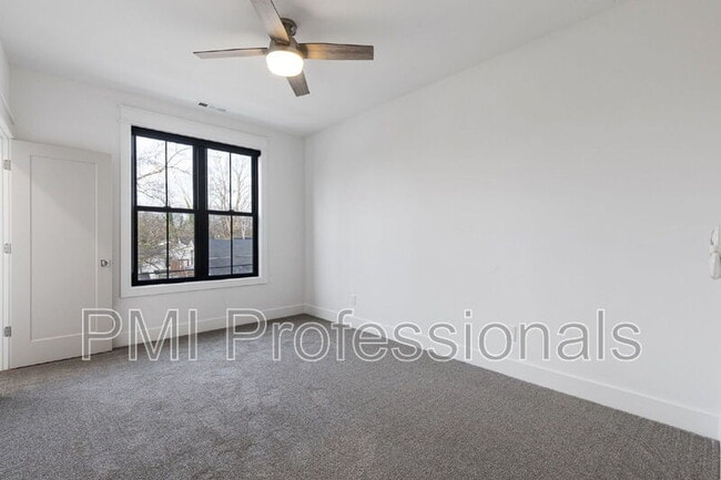Building Photo - 231 S Bilbro Ave