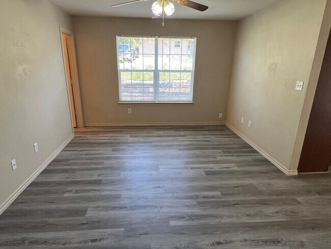 Building Photo - 929-931 Parkplace Ridge
