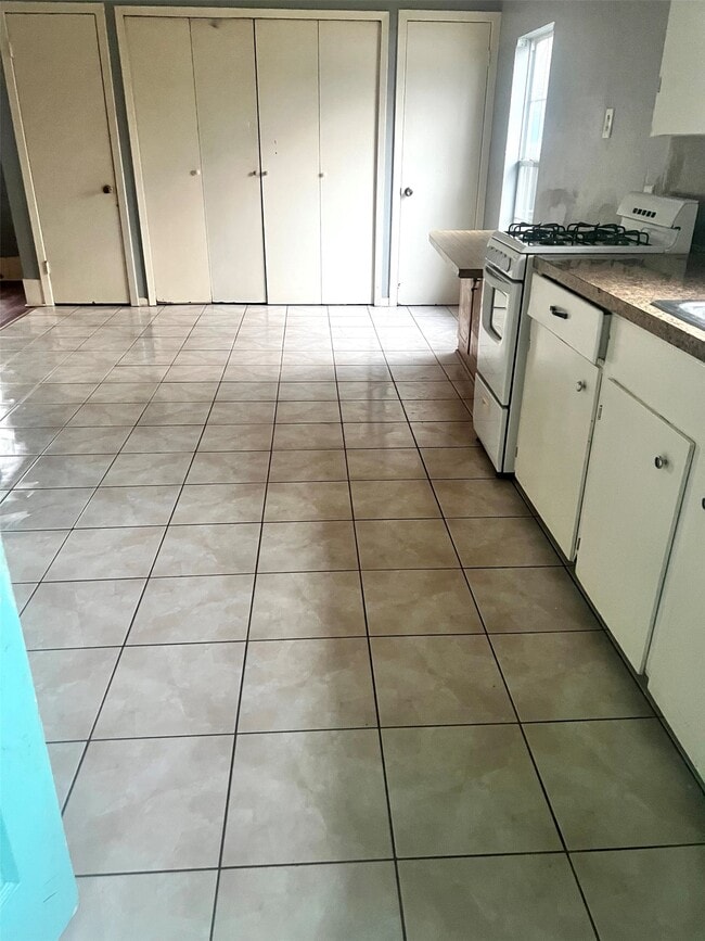 Building Photo - 504 American St