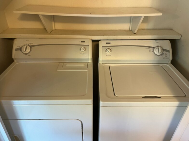 Building Photo - 8236 Center Pkwy