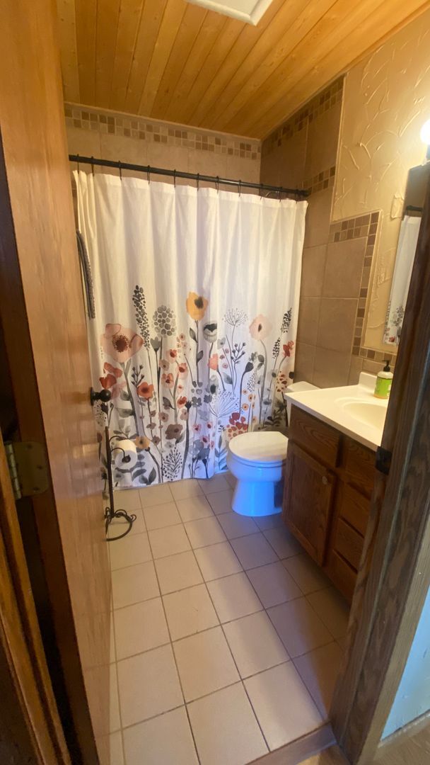 Building Photo - Furnished 2 Bedroom Home for Rent on Lake ...