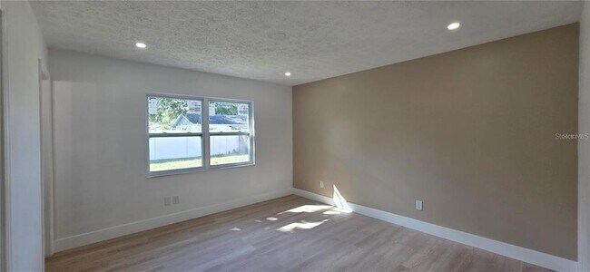 Building Photo - 3206 Las Brisas Dr