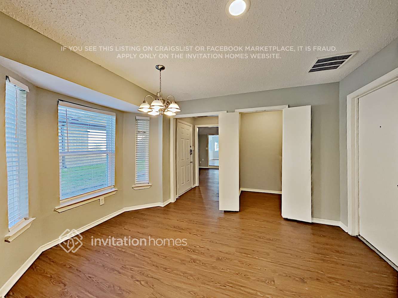 Building Photo - 2206 Cedarcrest Dr