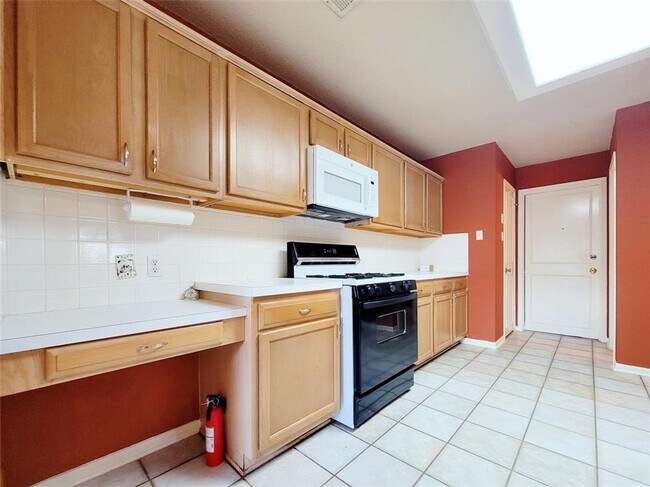 Building Photo - 3/BR, 2.5/BA Two-Level Home in Round Rock!