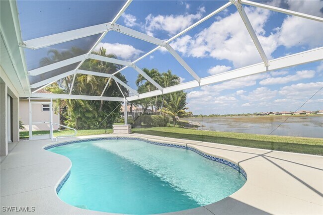 Building Photo - 2250 Grove Dr
