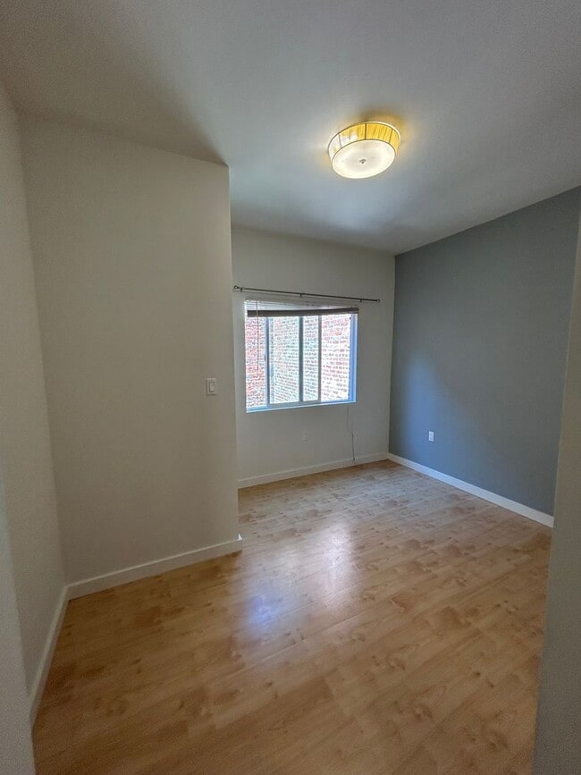 Building Photo - 718 Clementina St