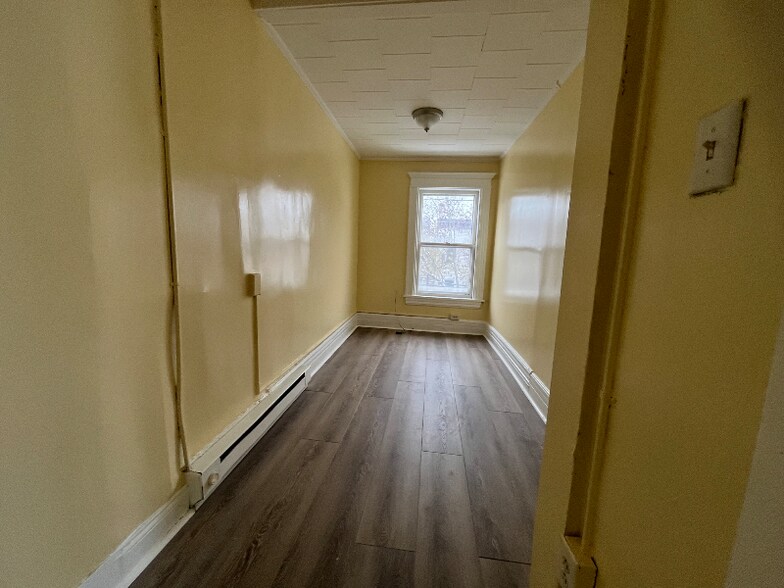 Building Photo - 683 State St