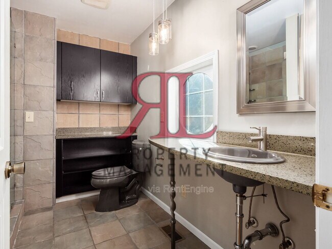 Building Photo - 362 W 4th Ave