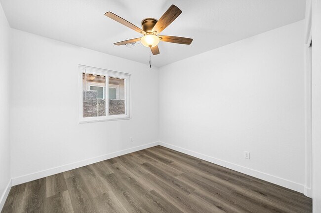 Building Photo - 22994 W Solano Dr