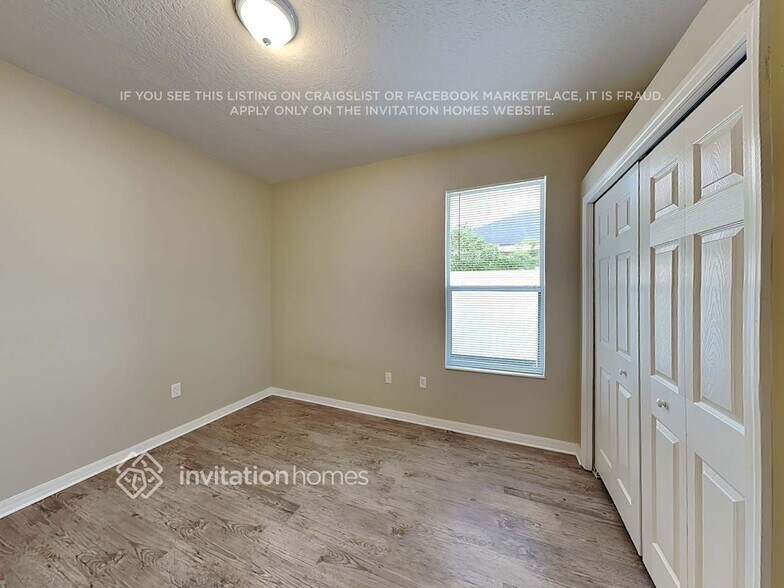 Building Photo - 12423 25th Ct E