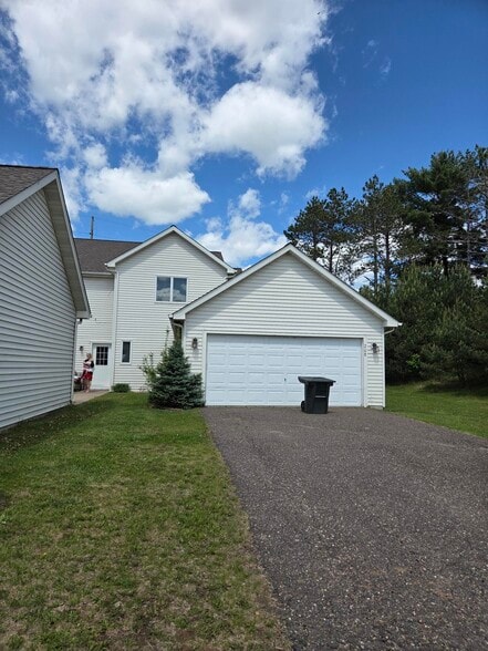 2 car attached garage - 208 Coves Ct