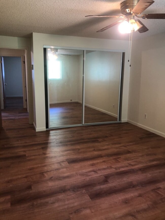 Building Photo - Spacious 3 Bedroom Home with Retro Charm!