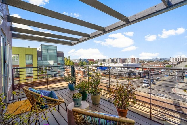 Building Photo - 1364 Powell St