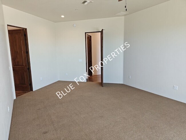Building Photo - 13037 N Red Quail Pl