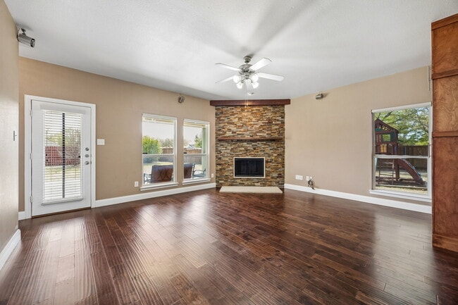 Building Photo - 9865 Tanglebrush Dr