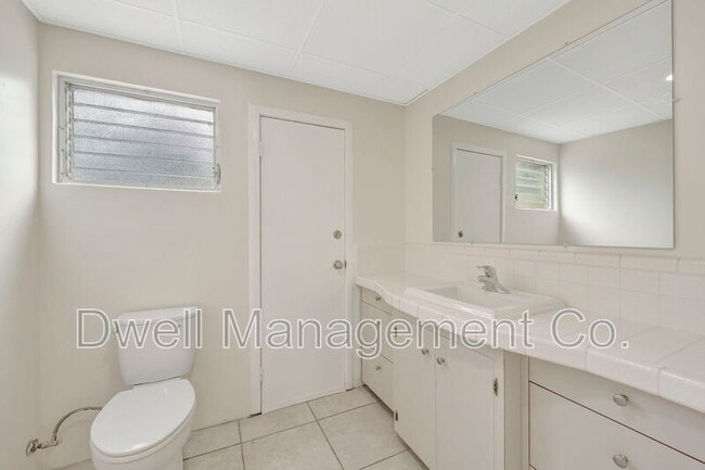 Building Photo - 8860 Fabienne Way