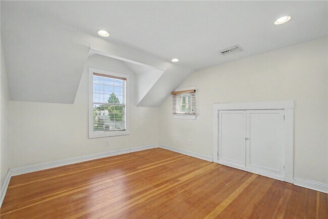 Building Photo - 173 S Meridith Ave