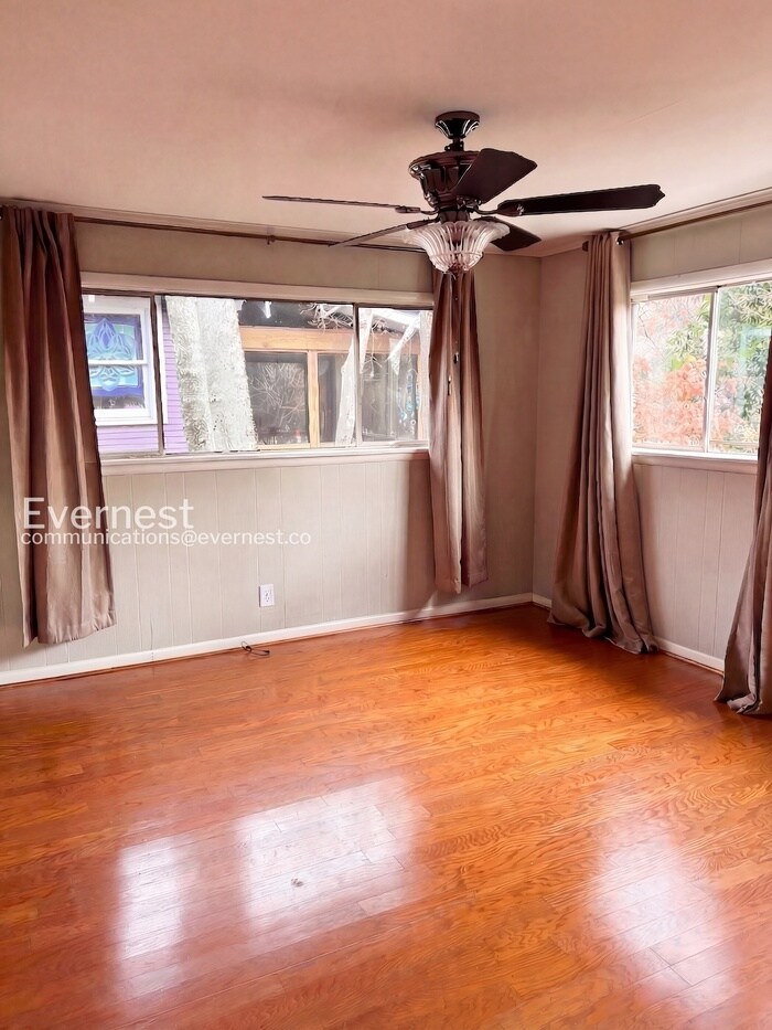 Building Photo - 4601 7th Ct S