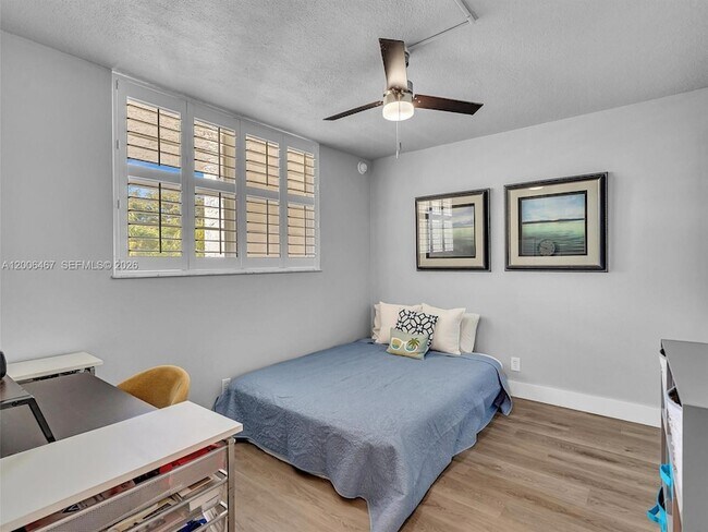 Building Photo - 9340 Lagoon Pl