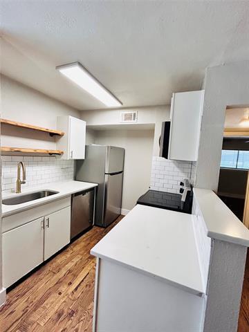 Building Photo - 2211 S Vernon Ave