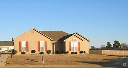 Building Photo - Summers best kept secret !