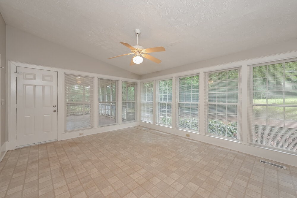 Building Photo - 2481 Meadowglen Trail
