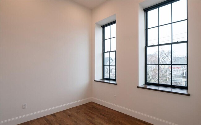 Building Photo - 15 Cranston Ave