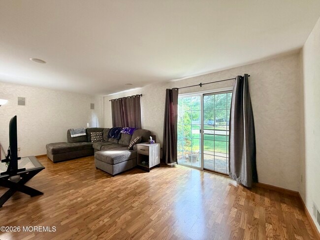 Building Photo - 743 Banyan Ct