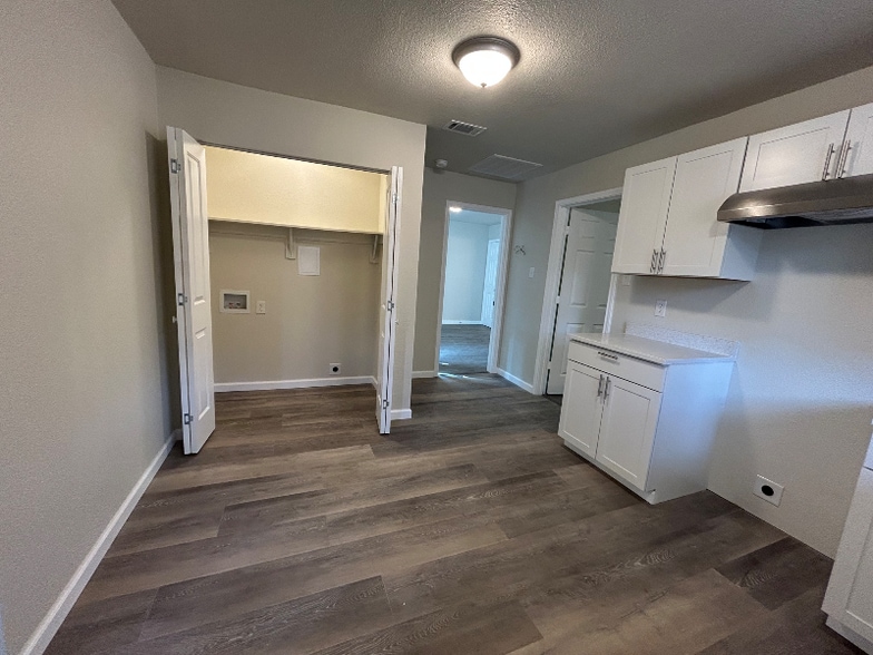 Building Photo - 5605 Hiett Ct