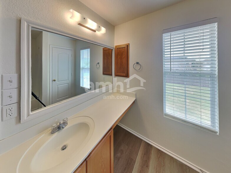 Building Photo - 629 Northhill Cir